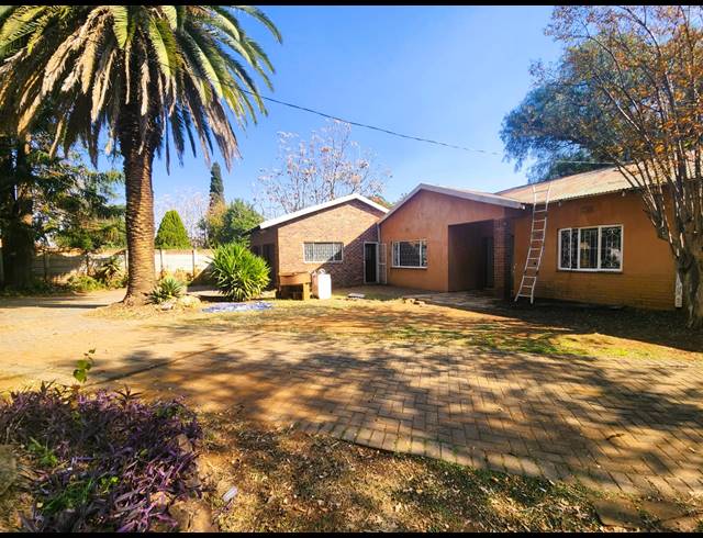 3 BEDROOM HOUSE FOR SALE IN THREE RIVERS